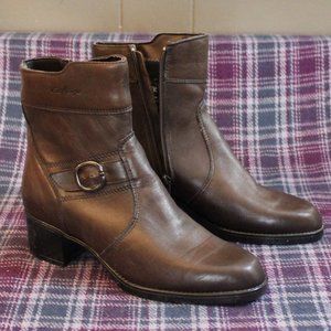 NWT College Leather Made in Canada Heeled Boots Women's Size 8.5B